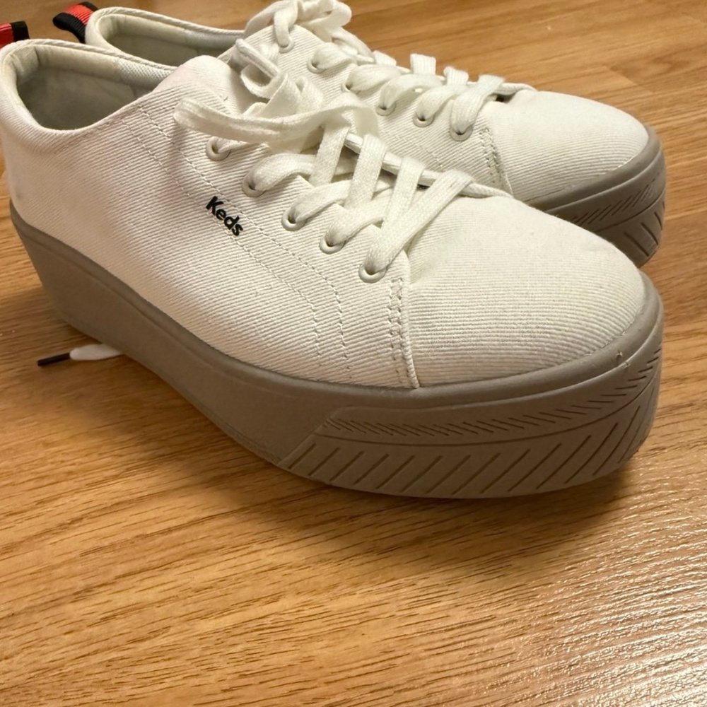 Keds platform sneakers size 9, in a like new condition